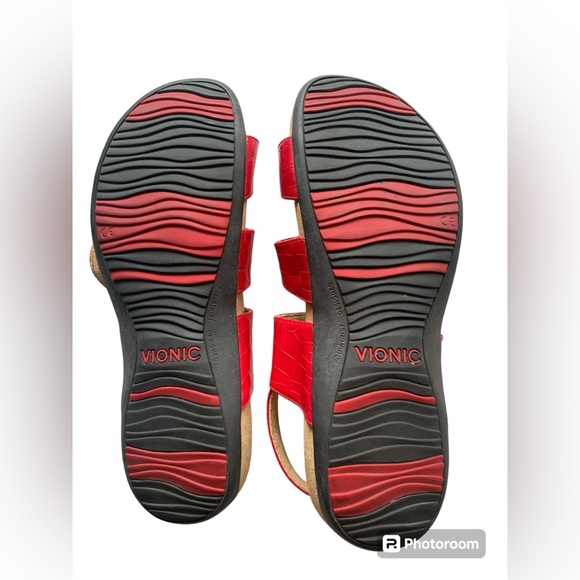 Vionic Paros Backstrap Red Glossy Strappy sandals. Size 11 - Picture 3 of 4